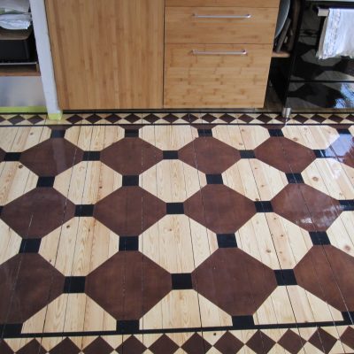 håndlavet gulv til snedkerkøkken af møbelsnedker Mikkel Gulstad